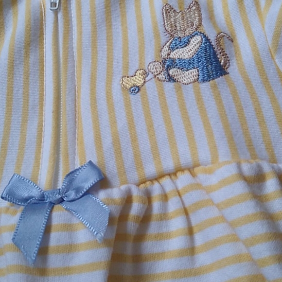3/$15Carter's Vintage infant girl onesies - Picture 2 of 2